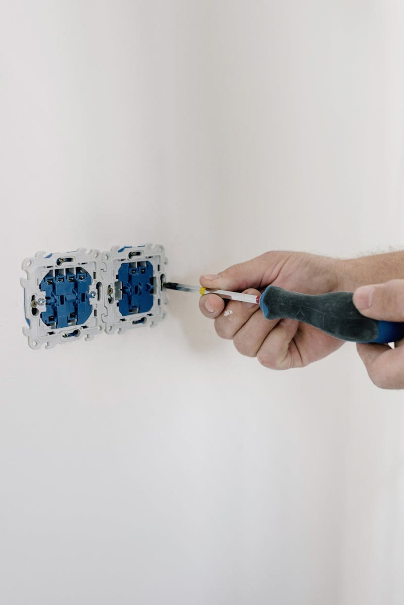 Elektroinstalace pro rodinné domy – detail práce